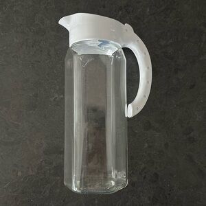 1.5 L glass pitcher